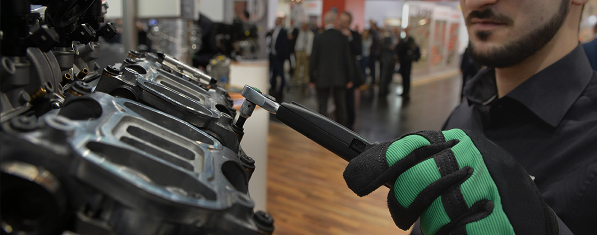 Presentation of a STAHLWILLE product at a trade fair
