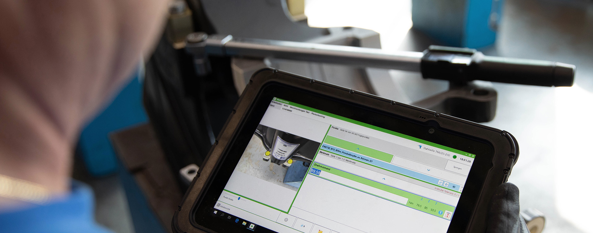 Tablet with open DAPTIQ software