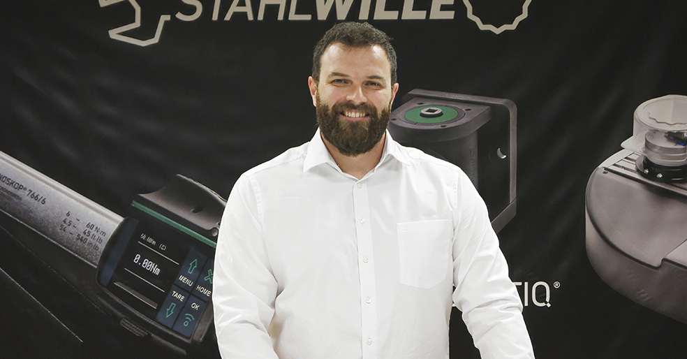 Empleado de STAHLWILLE sonriendo a la cámara